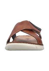 Braune Leder-Sandalen mit Kreuzriemen-Design, strukturiertem Finish, schwarzen Akzenten und off-white Gummisohle. Klassisches Design für Freizeitmode.