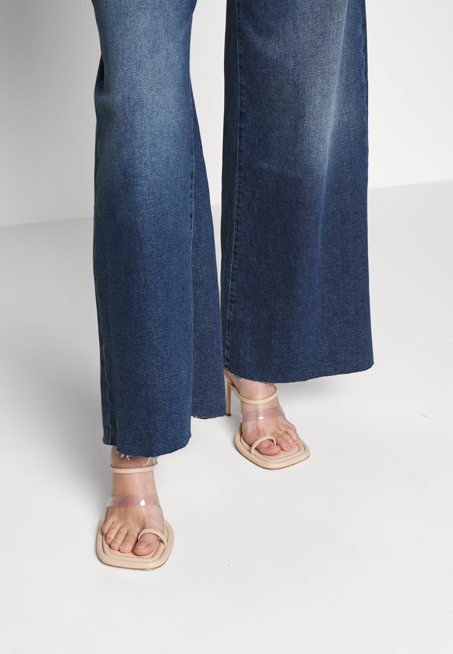 7 for all mankind sandals