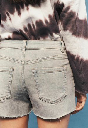 Next SUPER SOFT RAW - REGULAR FIT - Lühikesed teksad - pink tint