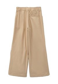 Pantaloni beige a gamba larga con cintura elastica, passanti per la cintura e una tasca a filetto sul retro, mostrati da dietro.