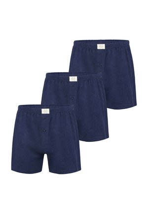 Drei marineblaue Herren-Baumwollboxershorts mit elastischem Bund und vorderer Knopfleiste, arrangiert in einem versetzten Layout.