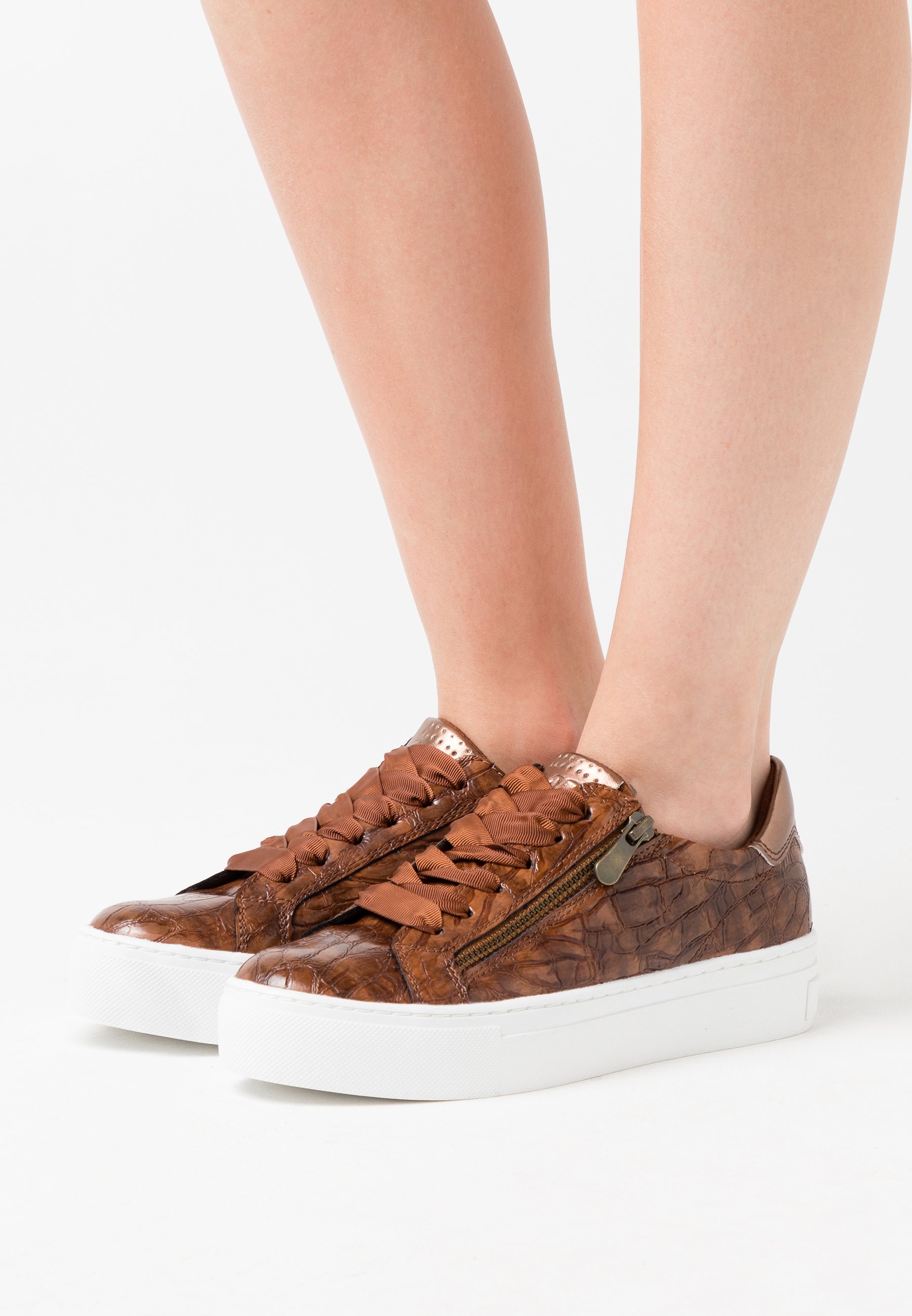 Marco Tozzi LACE UP - Sneakers laag - cognac/Cognac - Zalando.nl