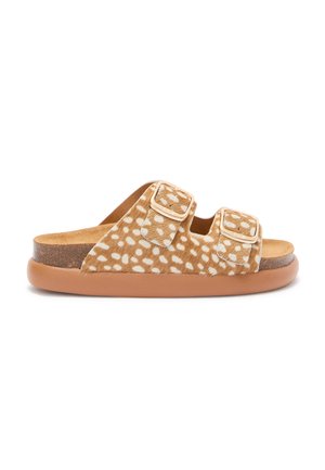 Pantoletten mit braun-weiß geflecktem Obermaterial, zwei verstellbaren Schnallen, gepolstertem Fußbett und hellbrauter Gummisohle.