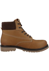 Bota de cuero marrón hasta el tobillo con un puño de ante, cordones negros, suela ligera y detalles de costura visibles. Punta redondeada y tacón bajo.