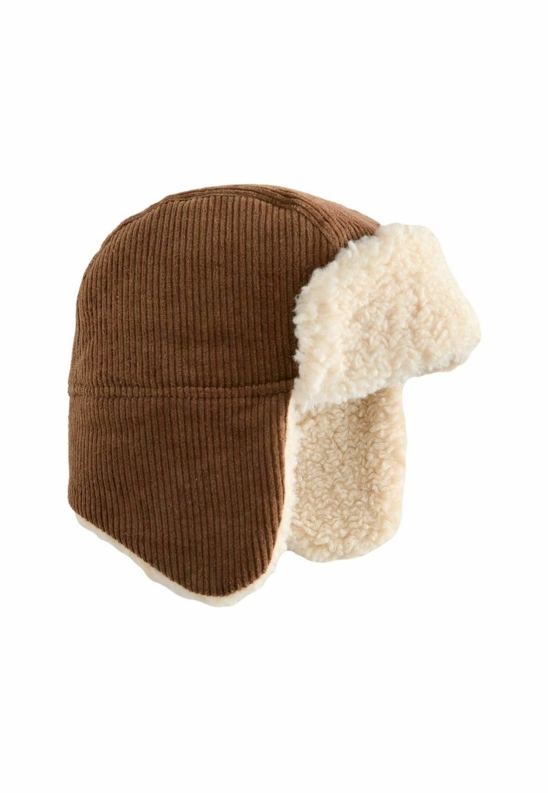 Chapeau en velours côtelé marron avec des rabats d'oreilles et une doublure en fausse fourrure douce de couleur crème. Il présente une texture côtelée et une forme arrondie pour garantir la chaleur.