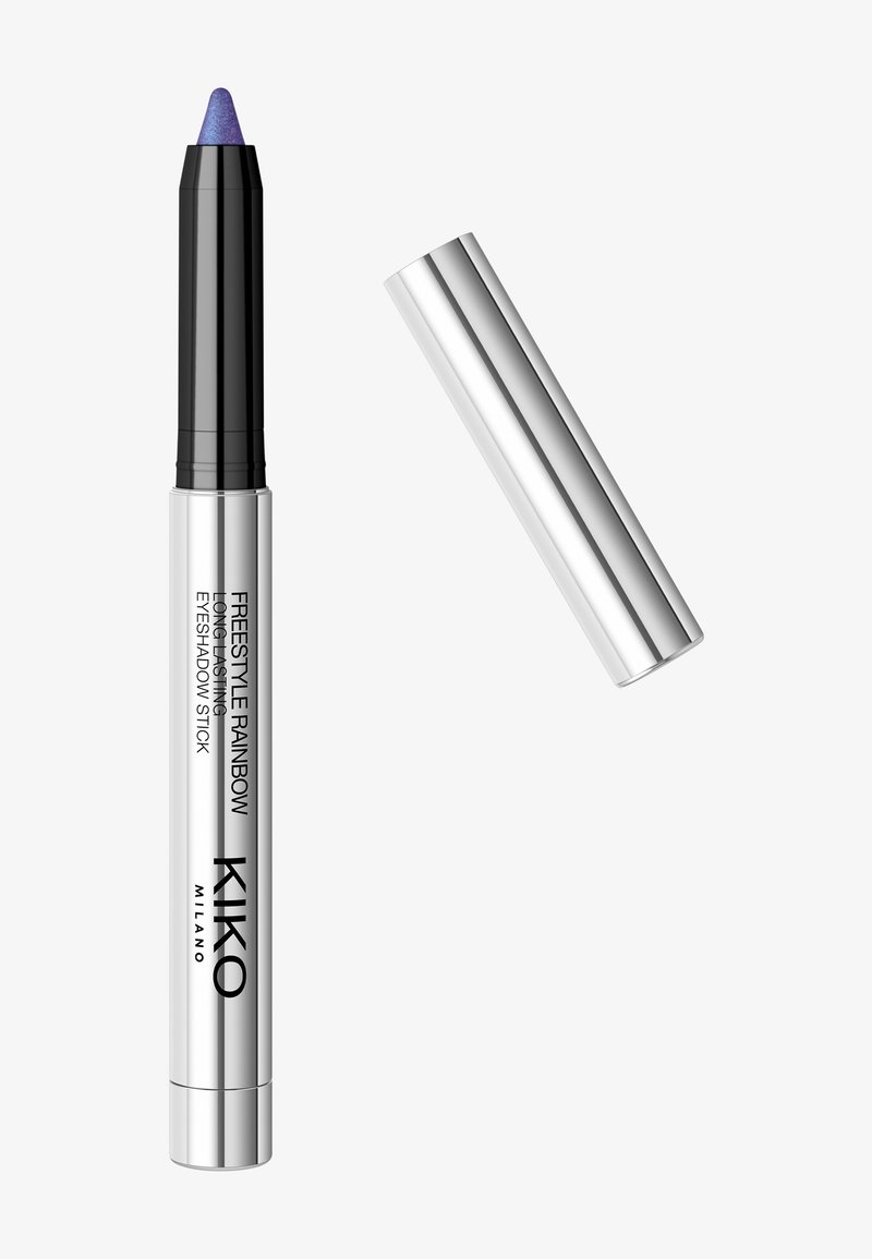 KIKO Milano Freestyle Rainbow Øyeskygge-Stick, med et svart og sølv design, en spiss lilla tupp og en jevn tekstur.