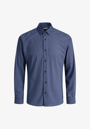 Granatowa koszula z długim rękawem w białe pionowe paski, z guzikami i klasycznym kołnierzykiem. Gładka tekstura i dopasowany krój.