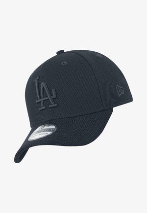 Dunkelblaues Baseballcap aus strukturiertem Stoff mit einem gestickten LA-Logo auf der Vorderseite und einem Markenaufkleber auf dem Schrim.