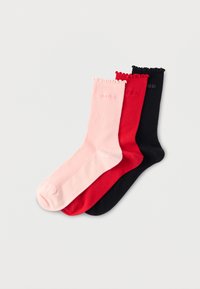 Kolm paari meessukkasid roosas, punases ja mustas värvitoonis. Sooniline disain laineliste servadega ning "HUGO" logo trükitud külgedele. Puuvillane segamaterjal.