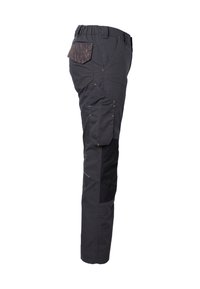Schwarze Cargo-Hosen mit einer taillierten Passform, ausgestattet mit einer geometrisch gemusterten Tasche und kontrastierenden Einsätzen für Langlebigkeit. Überall mit mehreren Taschen.
