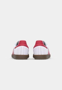 adidas Originals LIVERPOOL FC SAMBA LICENSED UNISEX - Chaussures de football en salle - footwear white/strawberry red