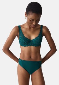 Niewybrane, teal green