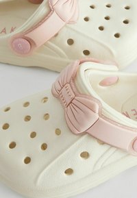 Baker by Ted Baker Strandpapucsok és -szandálok - neutral