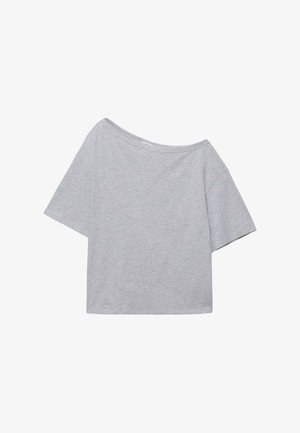 Világosszürke rövid ujjú, crop top, széles csónaknyakú, fehér háttéren elhelyezve.