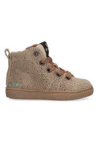 Beige hoge sneakers van geperforeerd materiaal met bruine veters, rubberen zool en blauwe accenten op de hak. Heeft een logo op de tong.