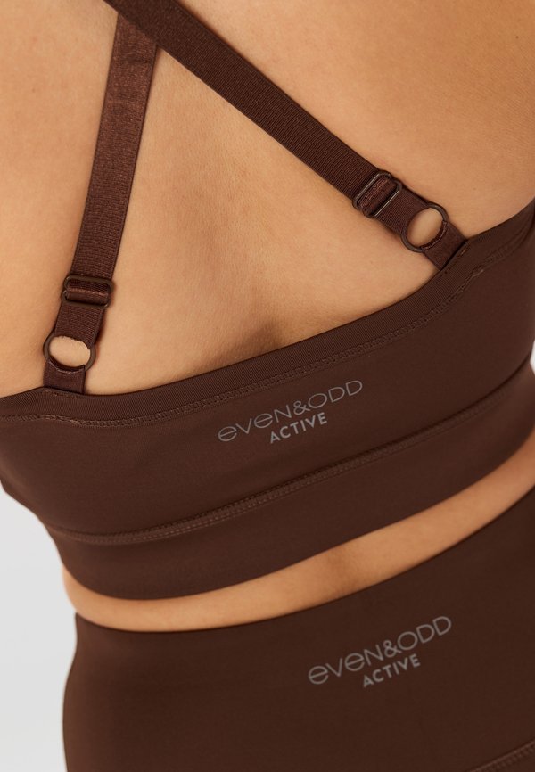 Medium support sports bra4