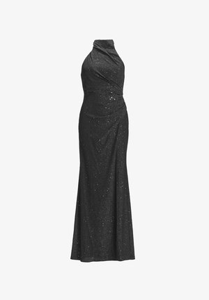 Robe de soirée noire à encolure halter, avec un corsage ajusté, un devant drapé et une jupe longue en tissu scintillant avec un subtil éclat.