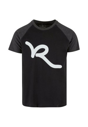 Musta lühikeste varrukatega T-s�ärk hallide raglan-varrukatega, mille esiküljel on suur valge stiliseeritud "VR" logo. Sile kangast tekstuur.