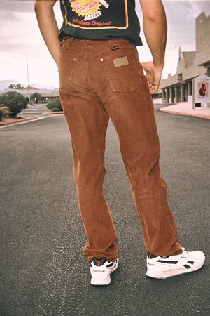 WRANGLER X STRANGER THINGS  - Sirgete säärtega teksad - brown