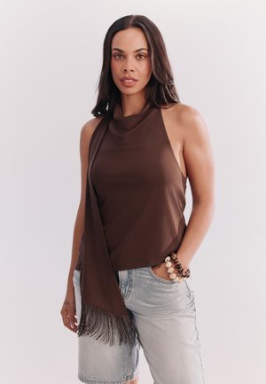 Next, REGULAR FIT - SLEEVELESS HALTER NECK FRINGE SCARF TOP . - Blusa - chocolate brown