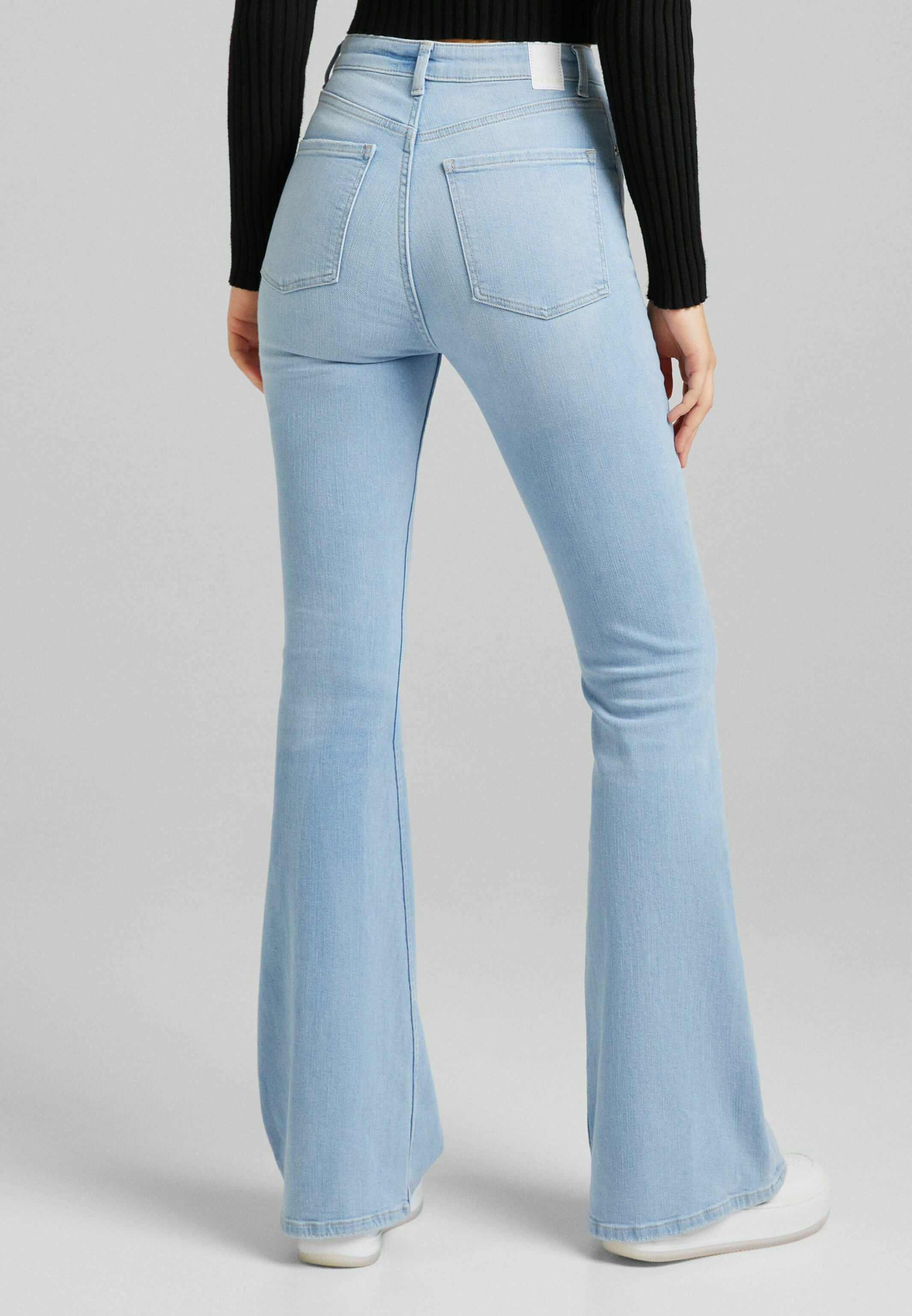 Bershka Flared Jeans - light blue 