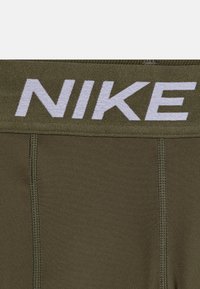 Nike Performance PRO LEAK PROTECTION: PERIODENSICHERE - Tights - medium olive/white