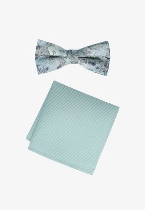 Fliederfarbener Fliegen mit floralem Muster in hellblauen und grünen Tönen, kombiniert mit einem einfarbigen mintgrünen Taschenquadrate, das eine strukturierte Oberfläche aufweist.