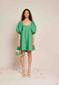 ESMERALDA PLEATED - Φόρεμα ημέρας - green