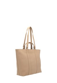 Borsa a spalla in pelle beige con texture, dotata di doppie cinghie per la spalla e manici più corti, mostrata in posizione verticale su uno sfondo bianco.