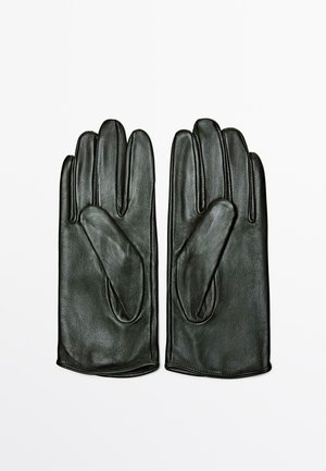 Schwarze Lederhandschuhe mit glatter Textur, die ein tailliertes Design mit fünf Fingerabdeckungen und ohne sichtbare Beschläge oder Verzierungen aufweisen.