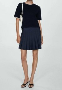 Mango Jednoduché tričko - royal blue