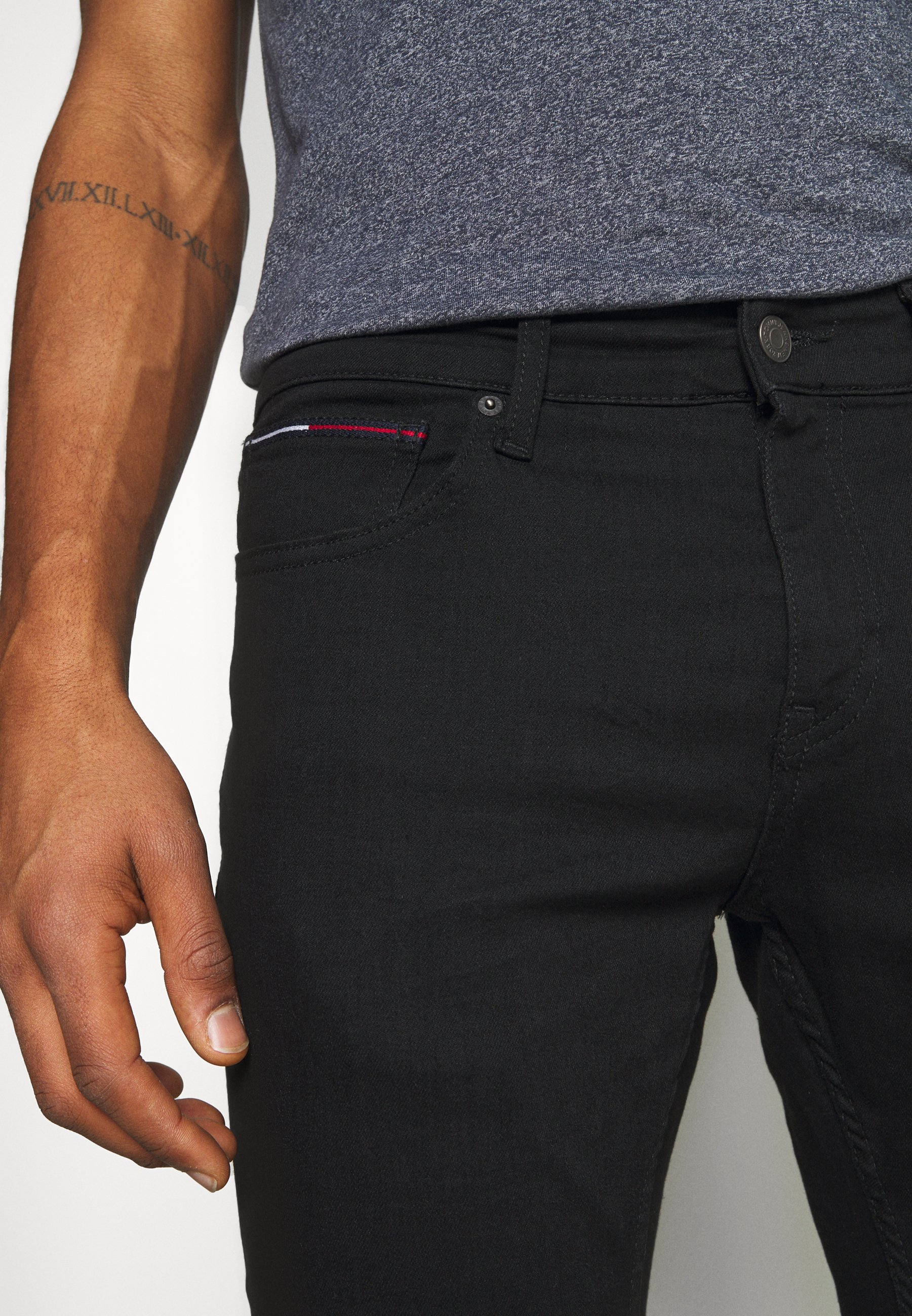 Tommy Jeans SCANTON SLIM - Prigludę džinsai - new black stretch/juoda -  Zalando.lt
