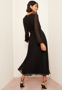 Friends Like These REGULAR FIT - FLUTTER SLEEVE MIDI - Freizeitkleid - black
