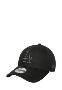 Cappellino da baseball nero in tessuto, con un logo ricamato "LA" di tonalità più scura. Visiera curva e lunghezza regolabile con cinturino sul retro.