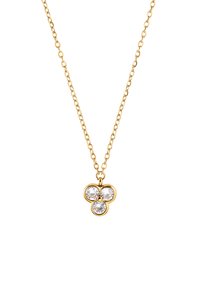 Collier en or avec un pendentif comprenant trois pierres rondes transparentes disposées en formation triangulaire.