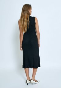 Desires ANELI V-NECK MIDI - Jumper dress - black
