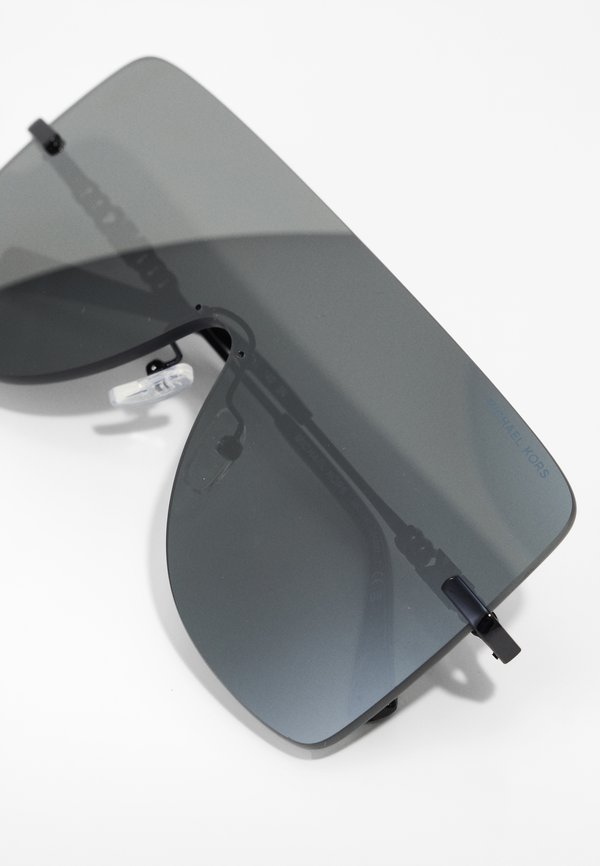 LONDON - Sunglasses3