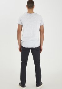 Blend BHMINO - Basic T-shirt - chip grey