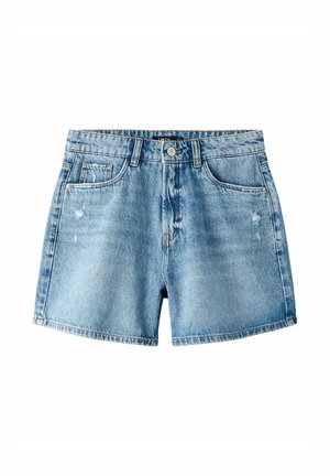 Lyseblå shorts i denim med knap foran, bæltestropper, to forlommer og diskrete slidte detaljer.