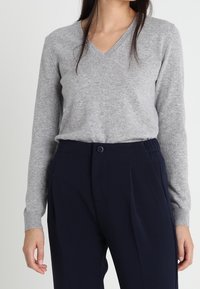 United Colors of Benetton Stickad tröja - light grey