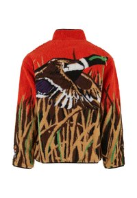 Fleecejakke med en orange bund, med et detaljeret grafisk motiv af vandfugle i brune og lilla nuancer, sat mod et græsmønster. Høj krave.
