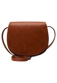 Bolso bandolera de cuero marrón con tapa redondeada, costura sencilla y correa ajustable. Textura suave; diseño minimalista.
