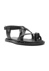 Sandal in pelle nera con più cinghie incrociate, design aperto, suola piatta e cinturino alla caviglia regolabile. Texture liscia con hardware minimale.