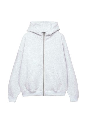 Lichtgrijze zip-up hoodie van zacht materiaal, met een grote capuchon, kangoeroezakken en ribgebreide boorden. Relaxte pasvorm met een minimale textuur.