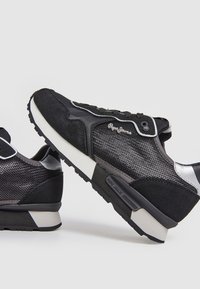 Pepe Jeans Sneakers - black