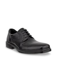 Schwarzer Herrenschnürschuh aus Leder mit Steppnähten und niedrigem Absatz, schräg auf weißem Hintergrund dargestellt.