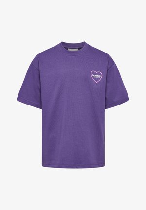 Paarse katoen t-shirt met een relaxed fit. Heeft korte mouwen en een hartvormig roze logo op de linkerborst.