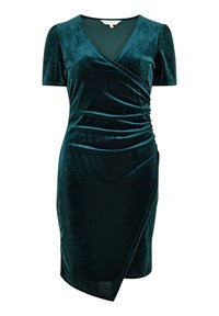 Robe en velours vert avec un décolleté en V, des manches courtes bouffantes et des détails froncés d'un côté, présentant un design enrobé et un ourlet asymétrique.