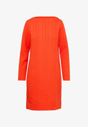 Langärmliges Kleid in leuchtendem Orange, mit einem strukturierten Muster aus erhöhten Chevron-Elementen. Einfacher runder Ausschnitt und gerader Schnitt.