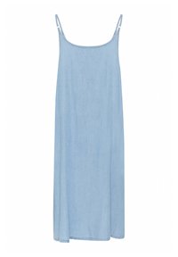Jasnoniebieska sukienka dżinsowa na ramiączkach, o sylwetce w kształcie litery A i gładkiej fakturze. Długość sukienki sięga powyżej kostek.
